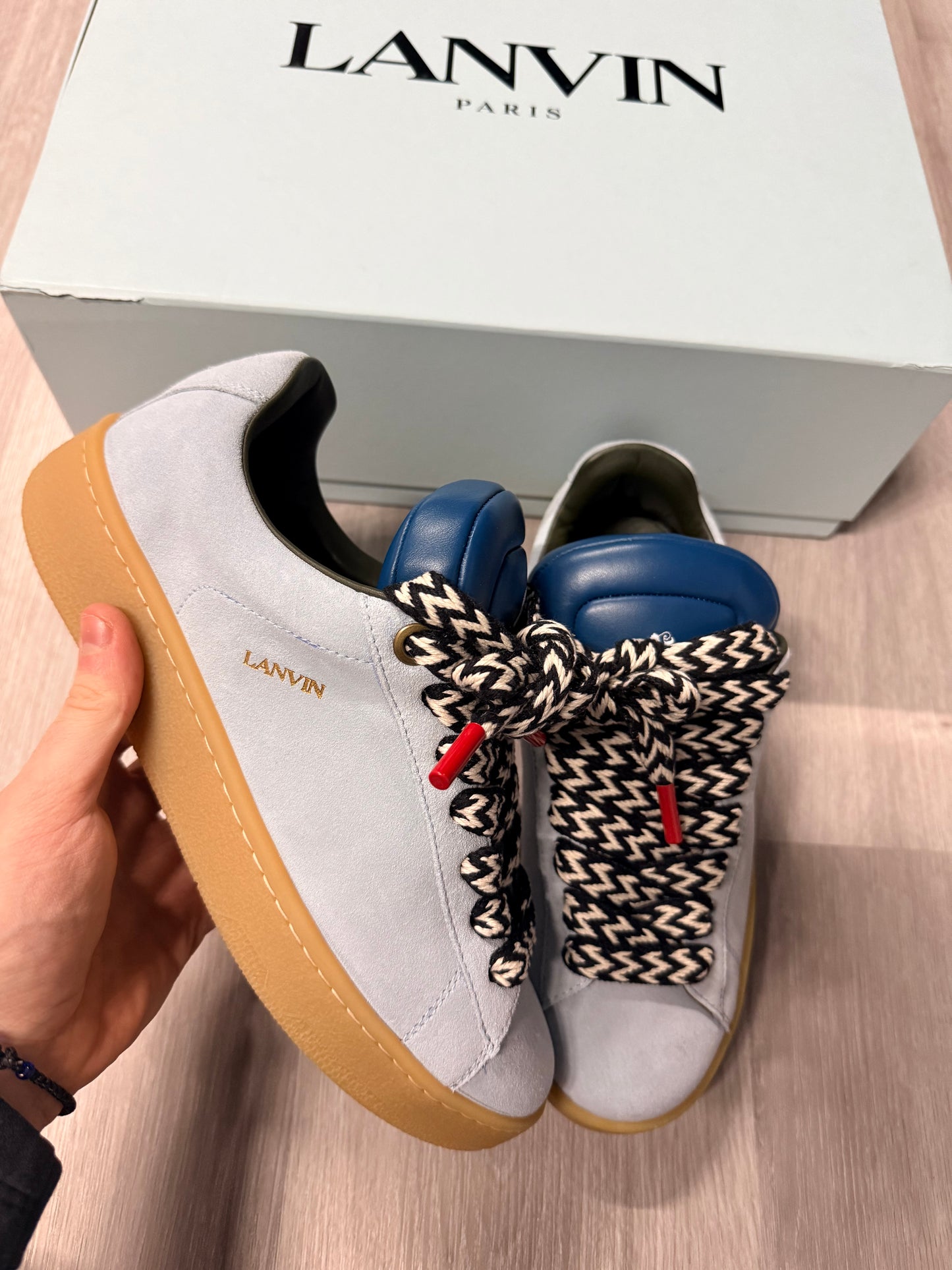 Low Top Sneaker