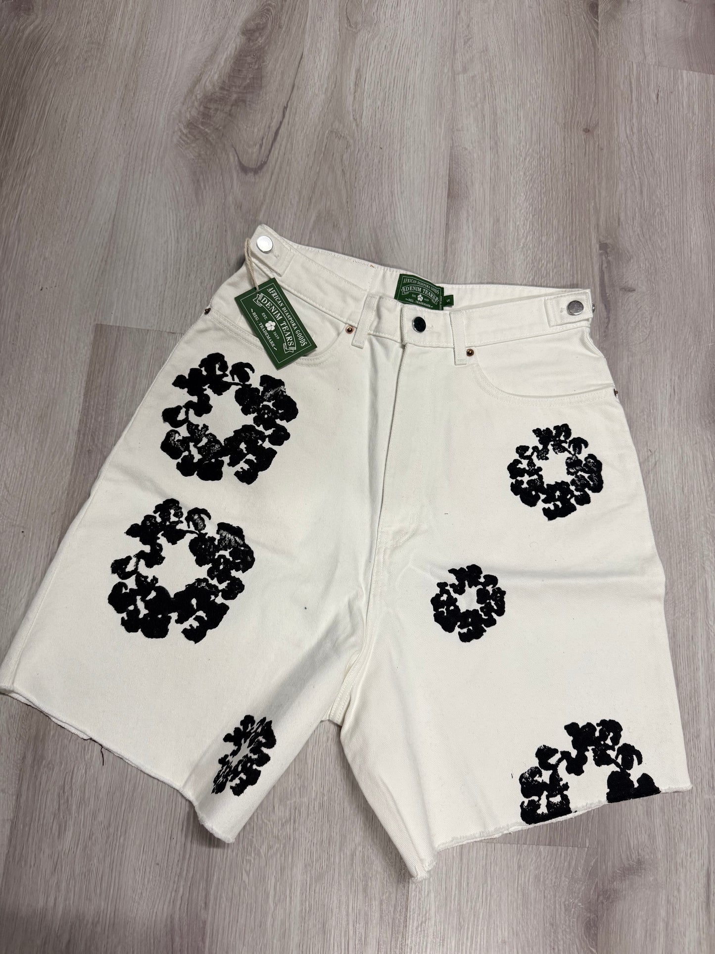 Cactus Wreath White Short