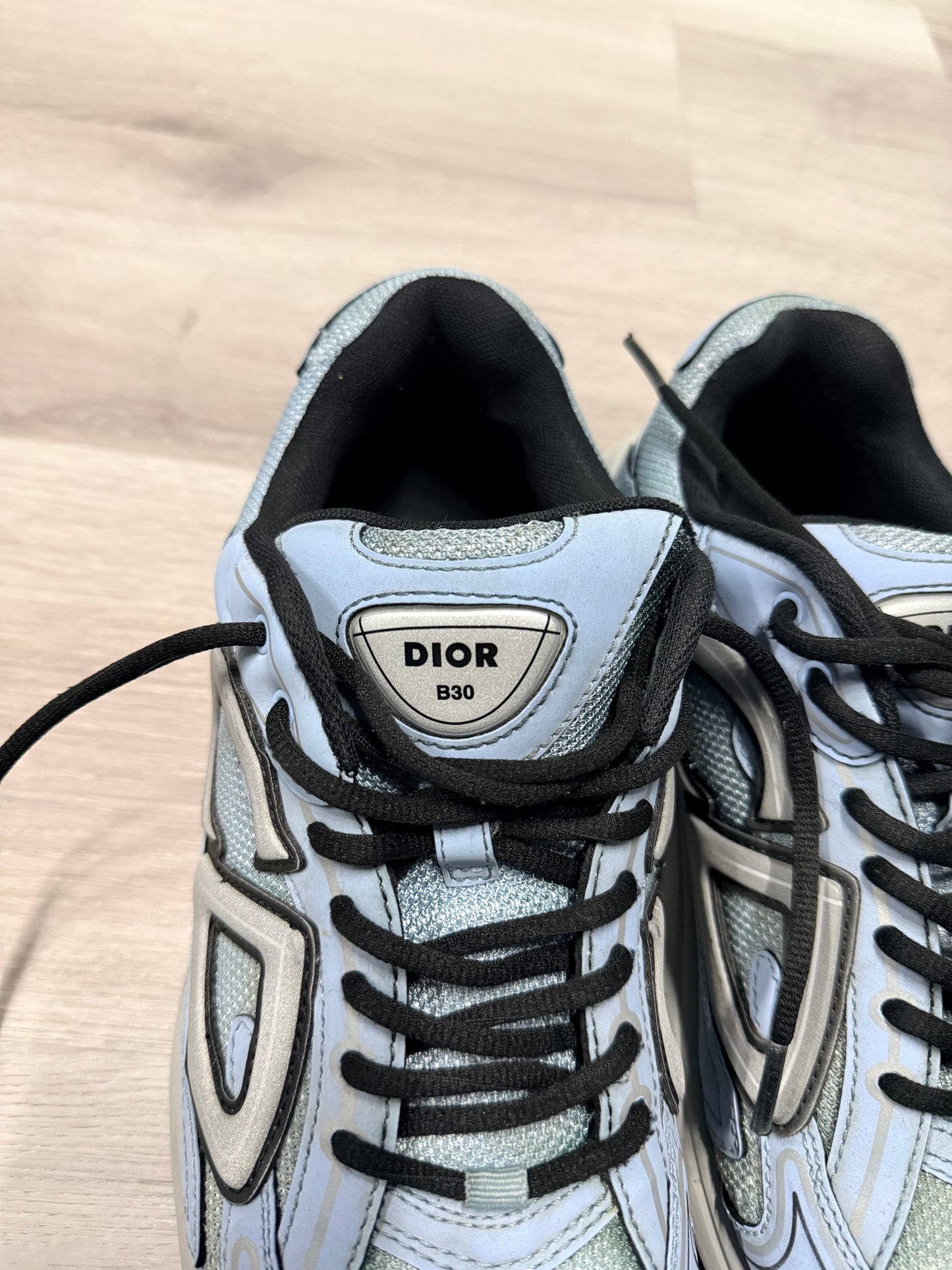 B30 Sneakers