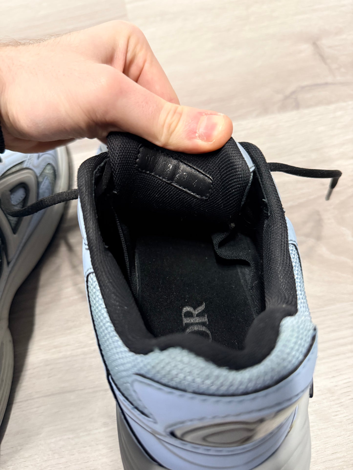 B30 Sneakers