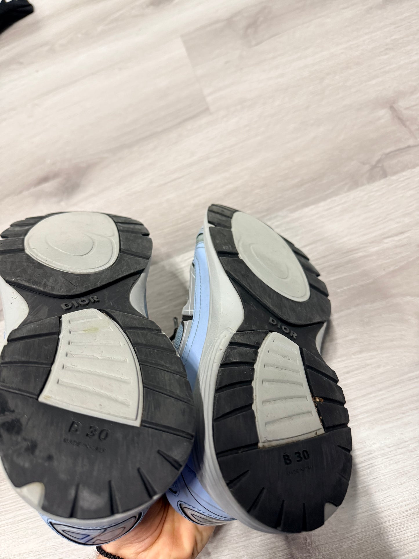B30 Sneakers