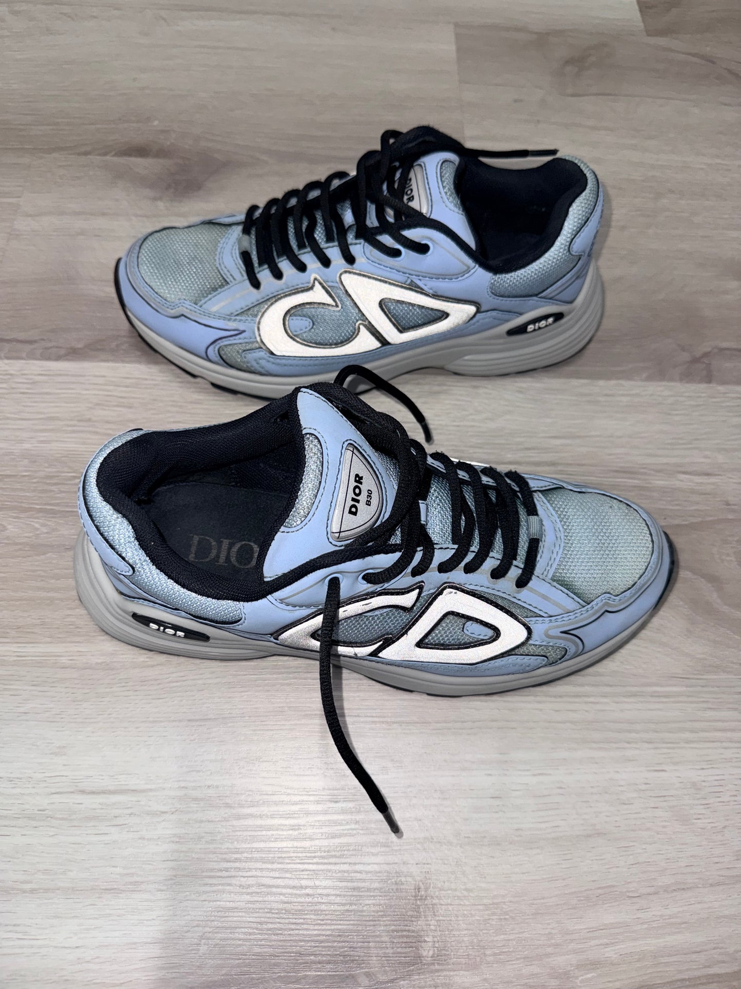 B30 Sneakers