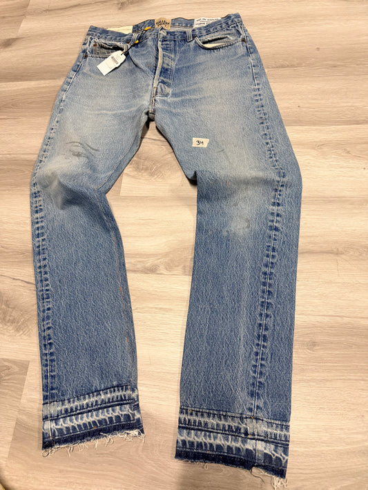 Light Relaxed Blue Jeans